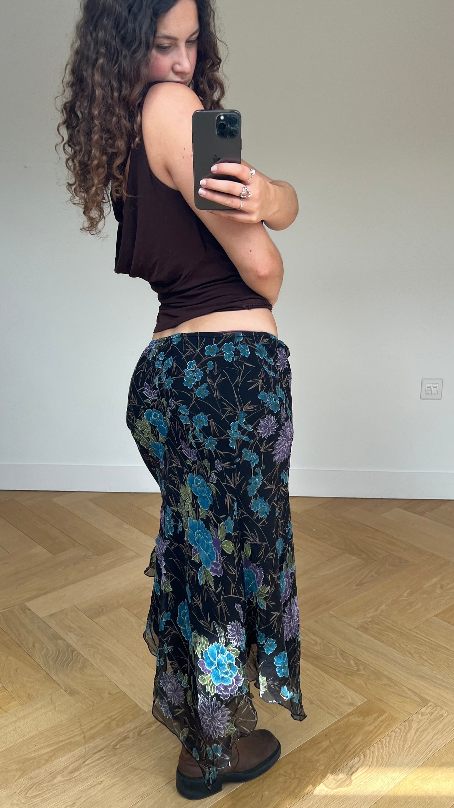 00s black floral maxi skirt- size L
