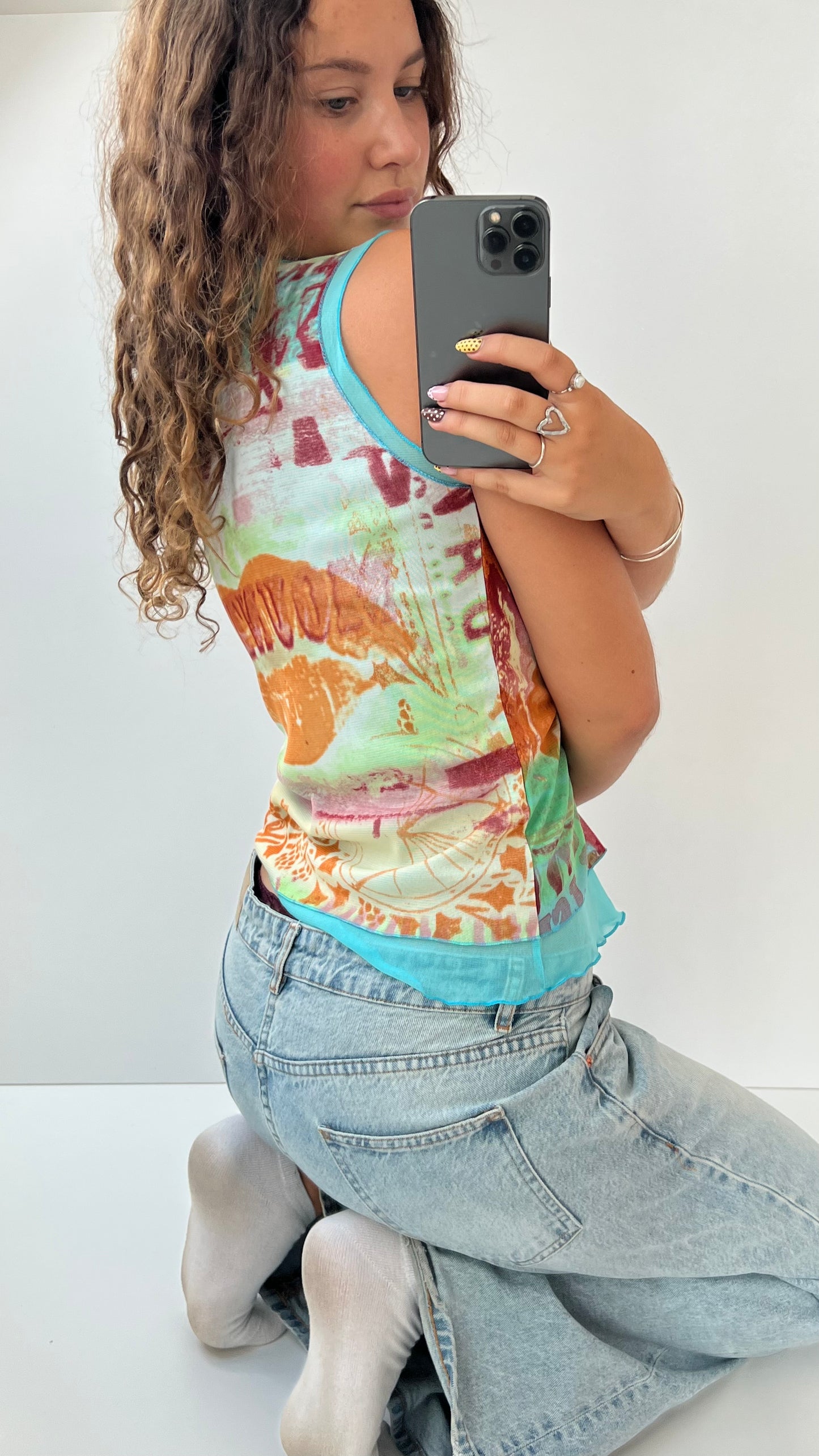 00s blue patterned mesh top- size L