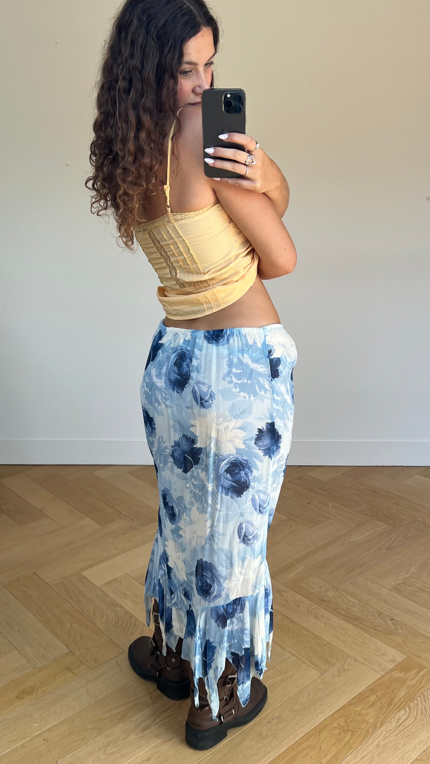 00s blue floral maxi skirt- size L
