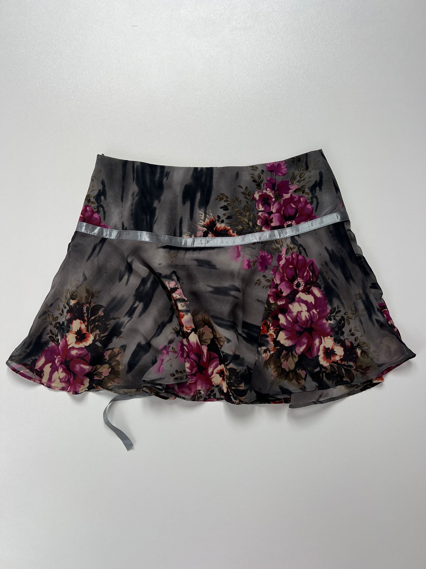 00s grey floral mini skirt- size S