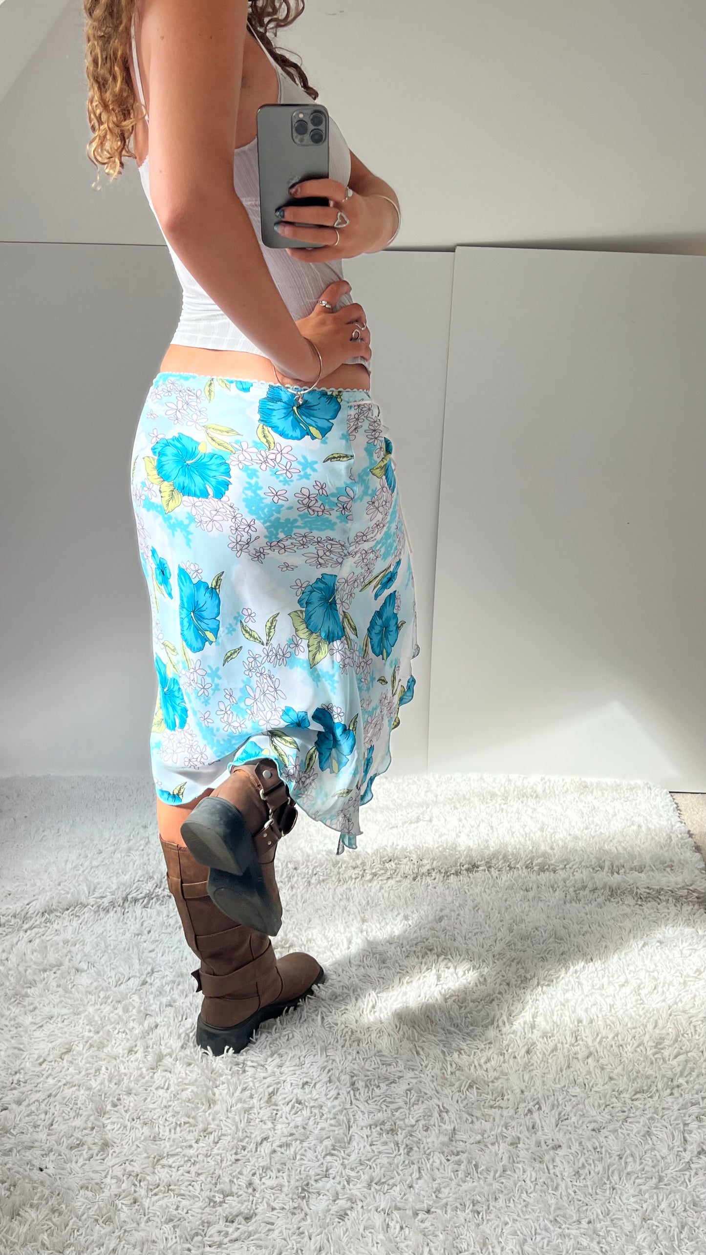00s blue floral midi skirt- size M