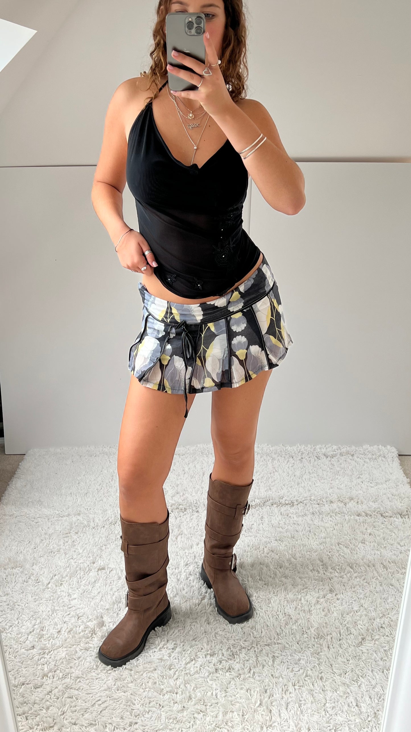 00s grey floral mini skirt- size S