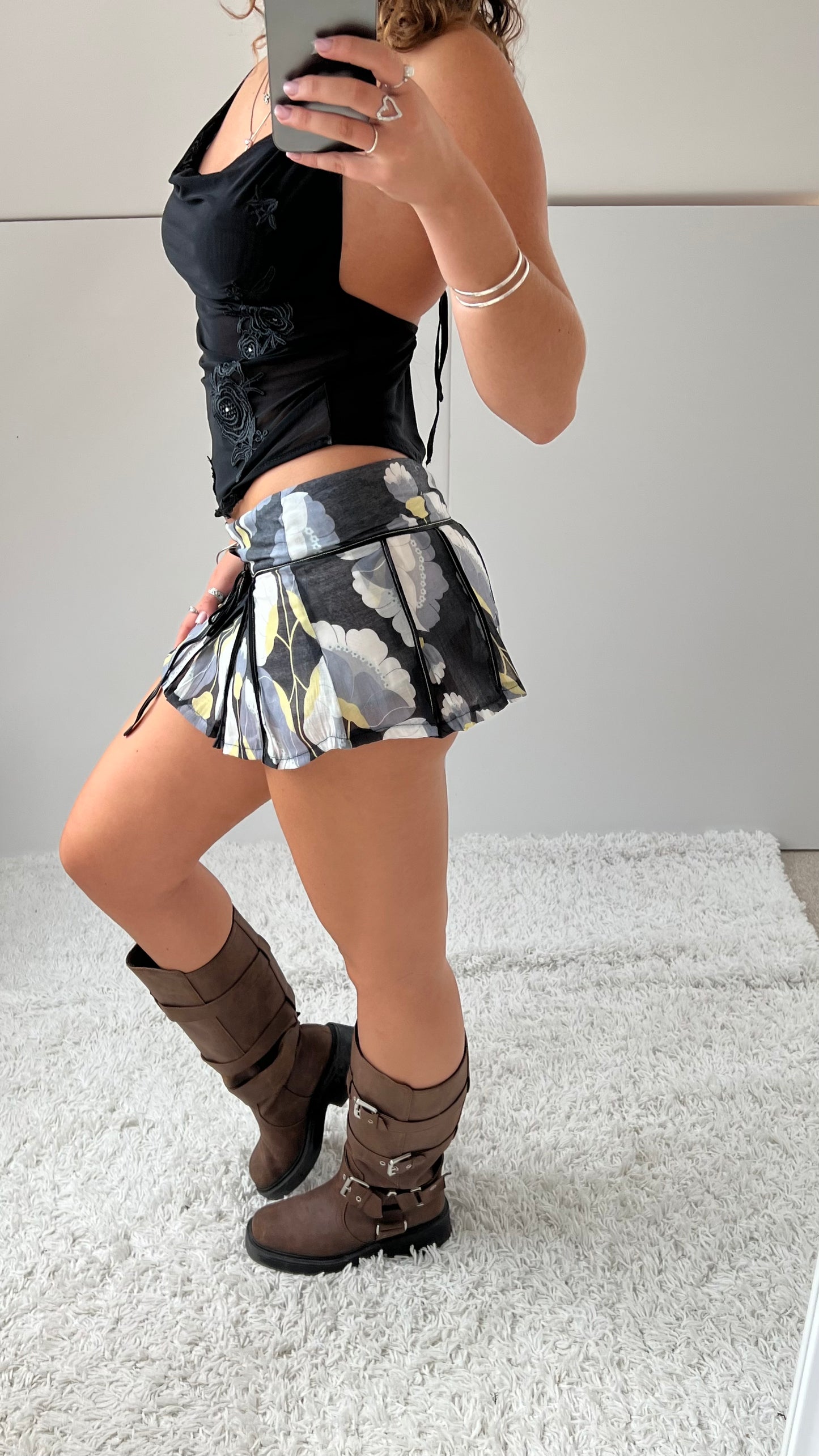 00s grey floral mini skirt- size S