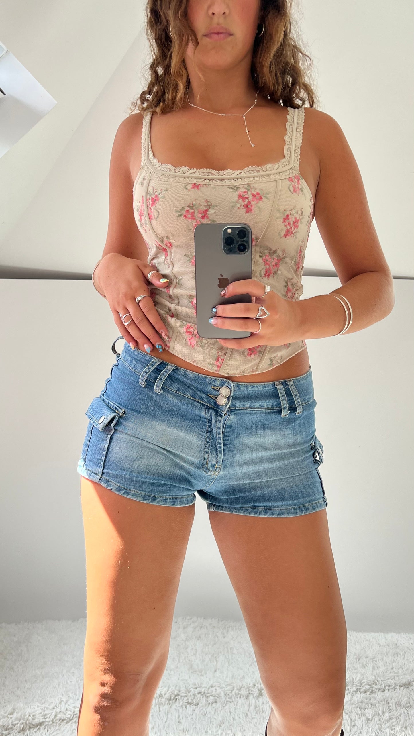 00s low rise denim shorts- size M