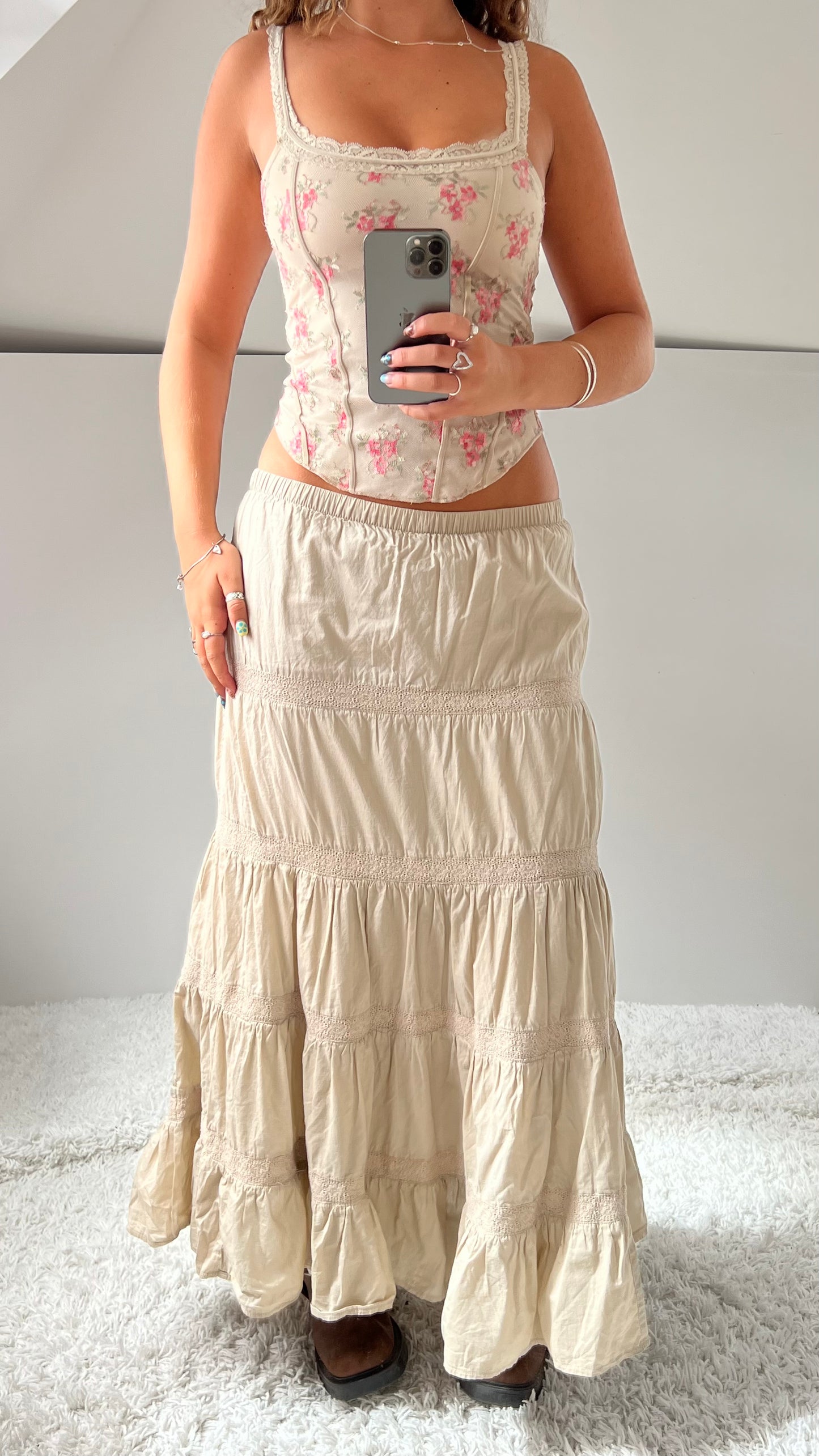 00s beige tiered maxi skirt- size S