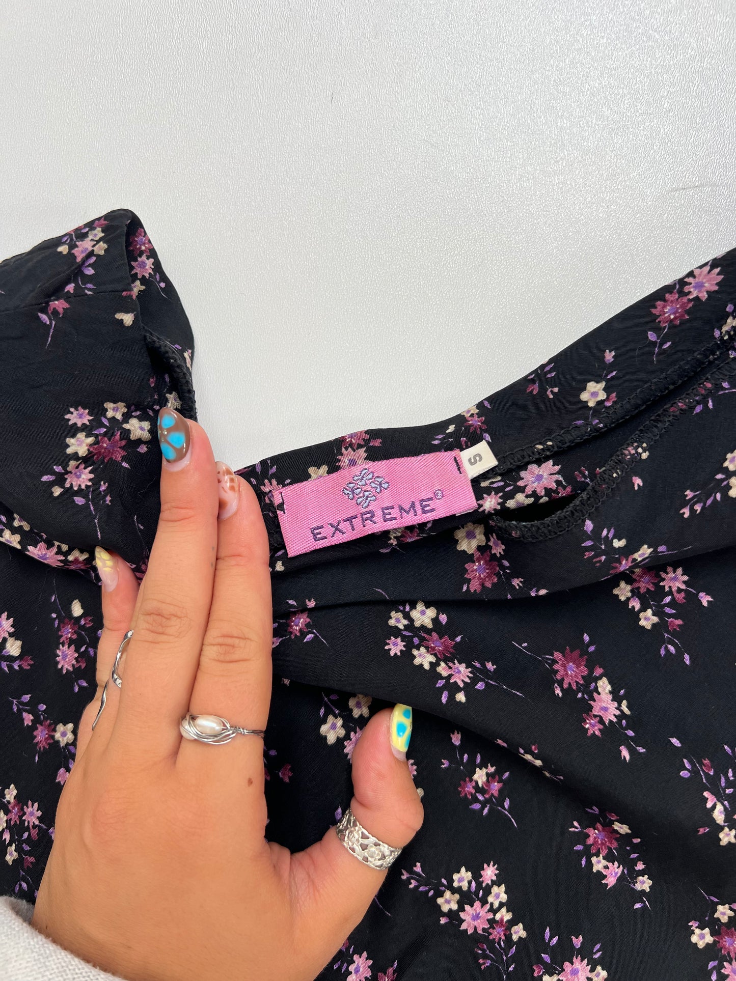 00s black floral mini skirt- size S