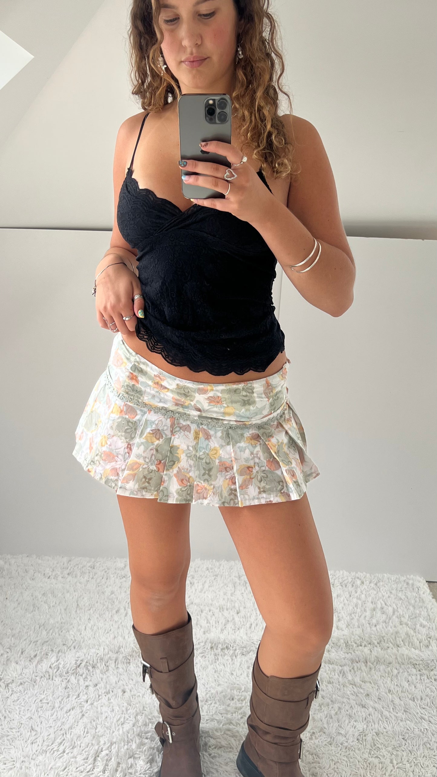 00s white green floral mini skirt- size S