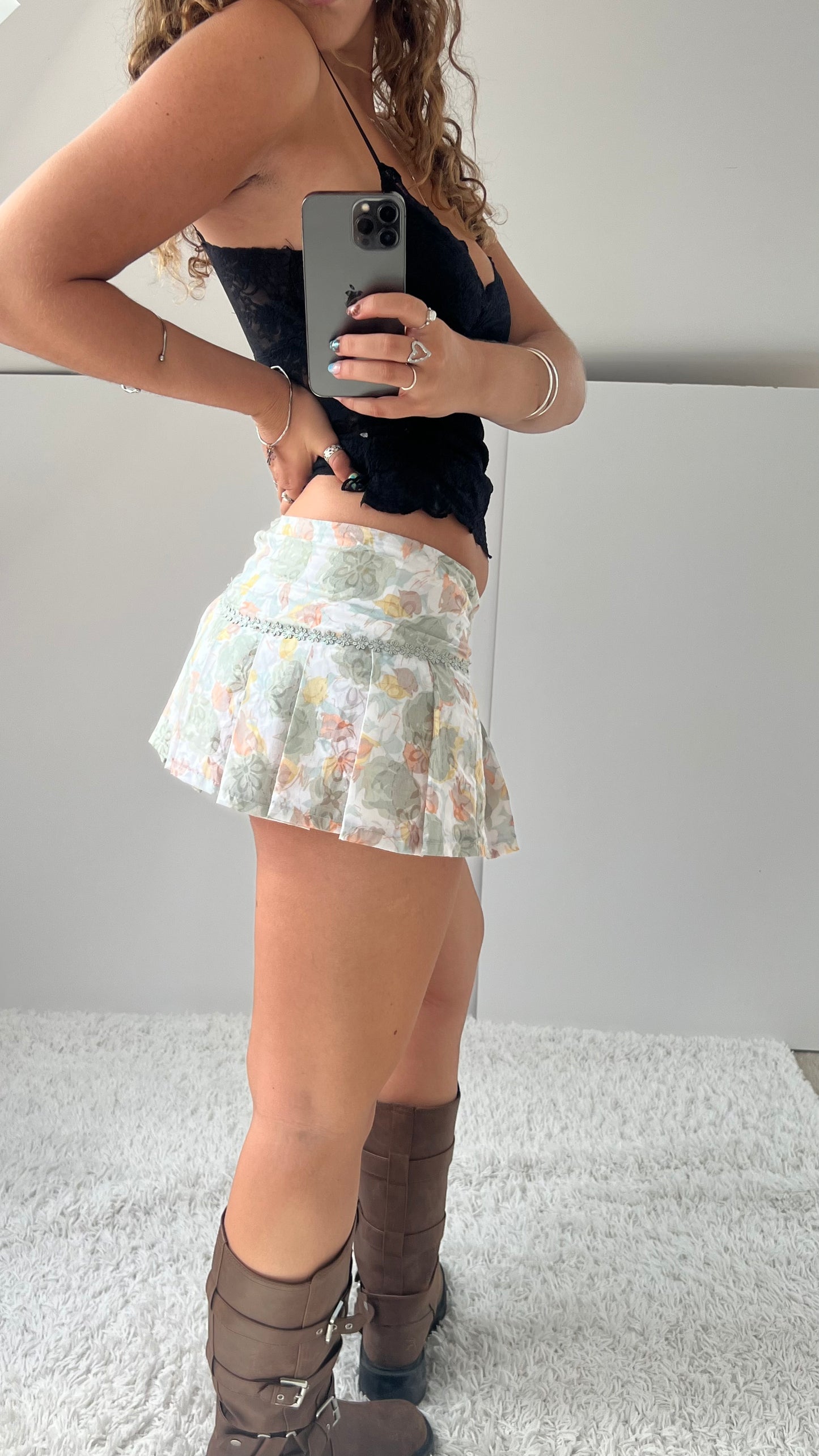 00s white green floral mini skirt- size S