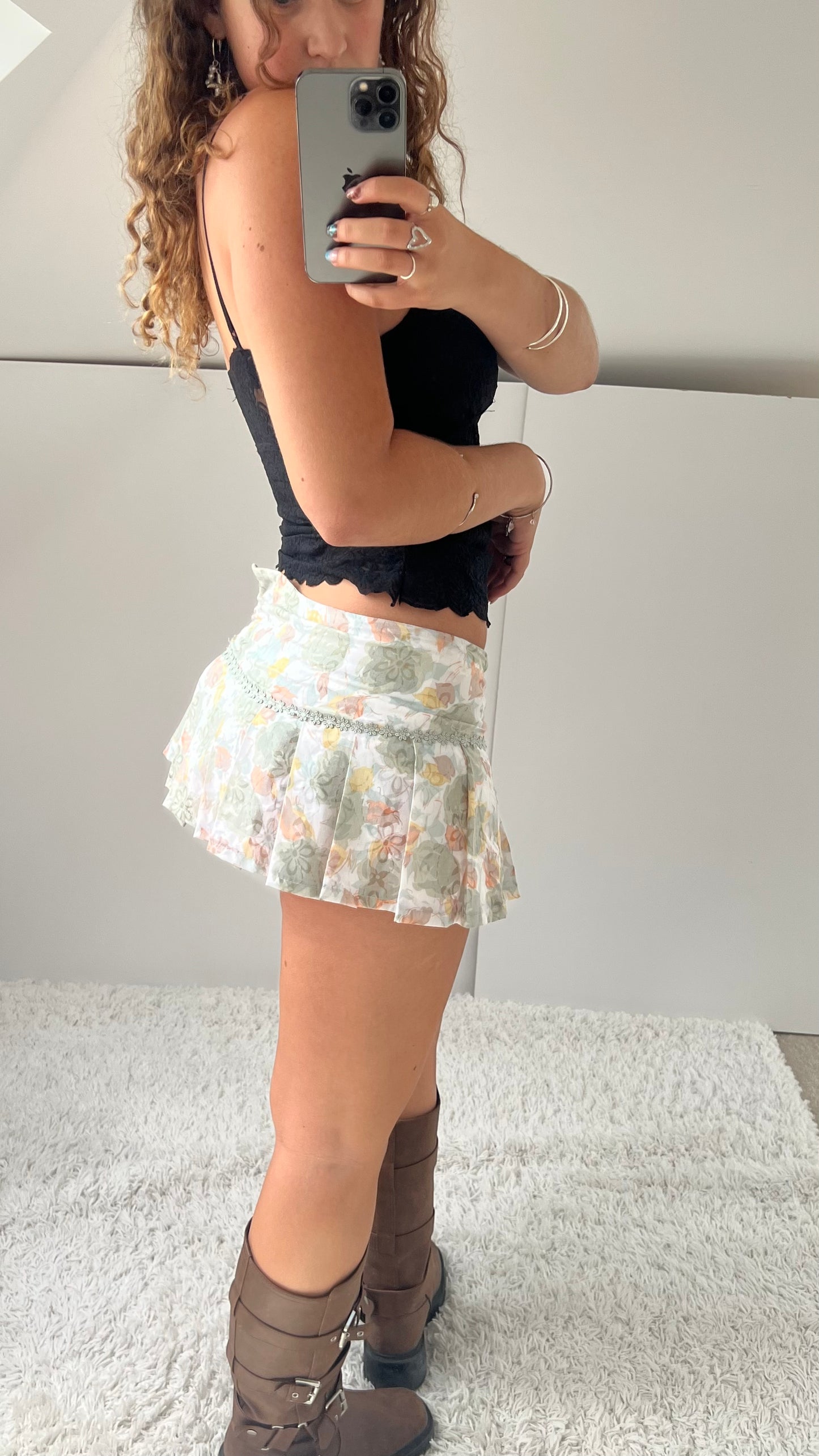 00s white green floral mini skirt- size S