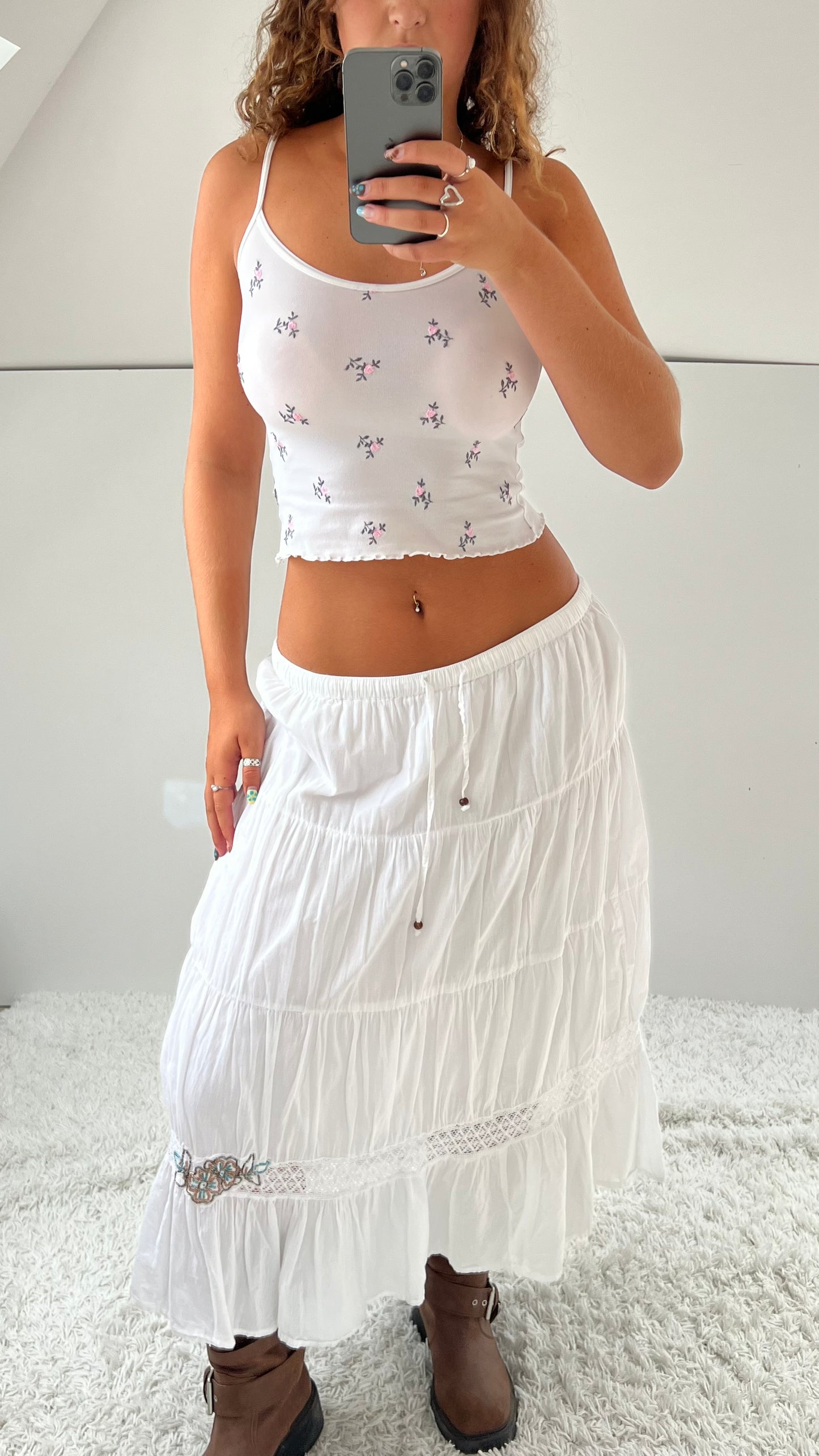 00s white tiered maxi skirt- size M