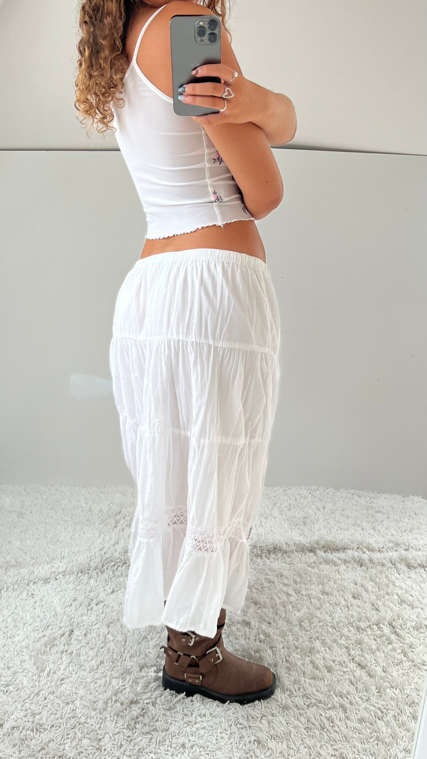 00s white tiered maxi skirt- size M