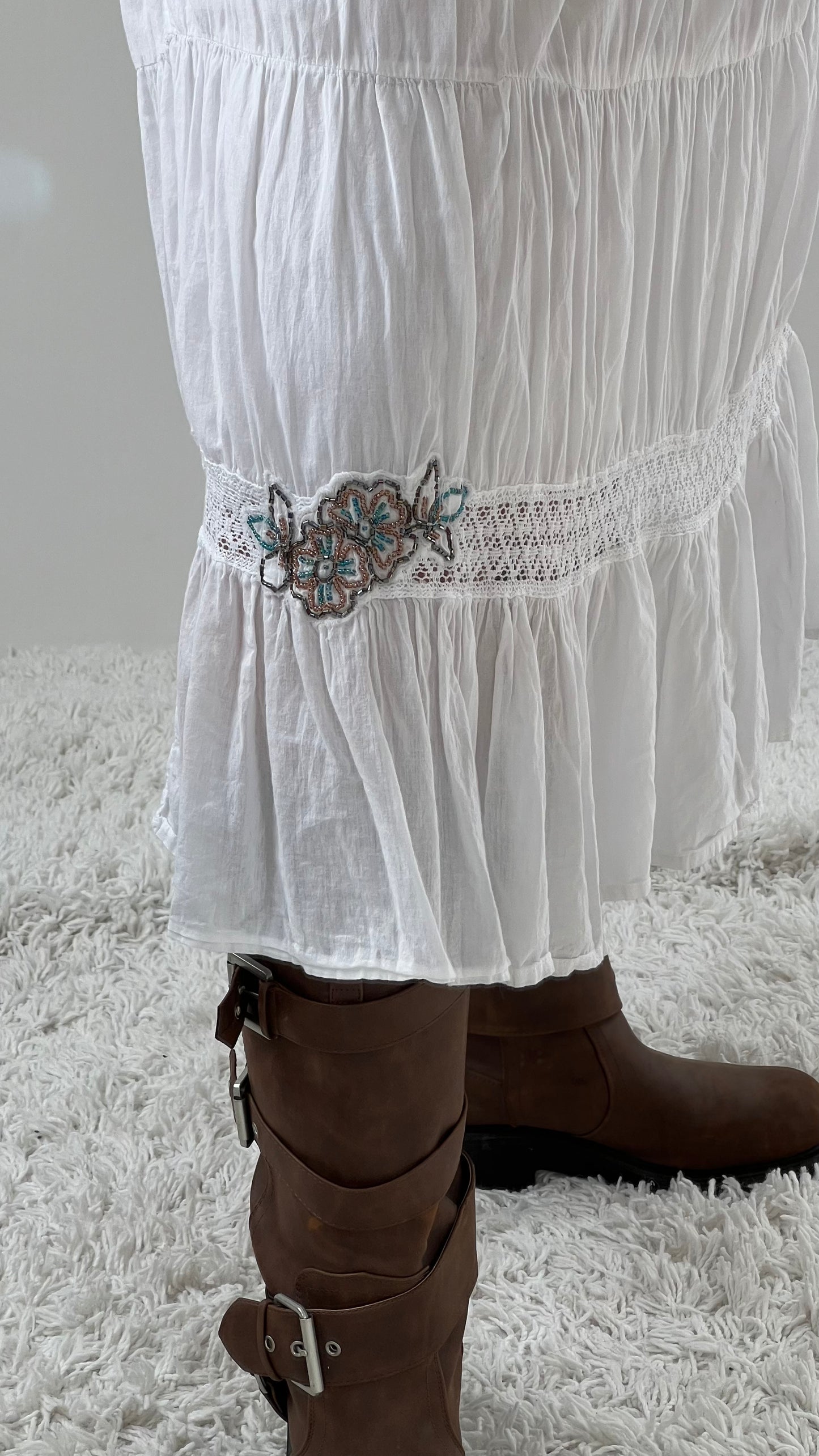 00s white tiered maxi skirt- size M