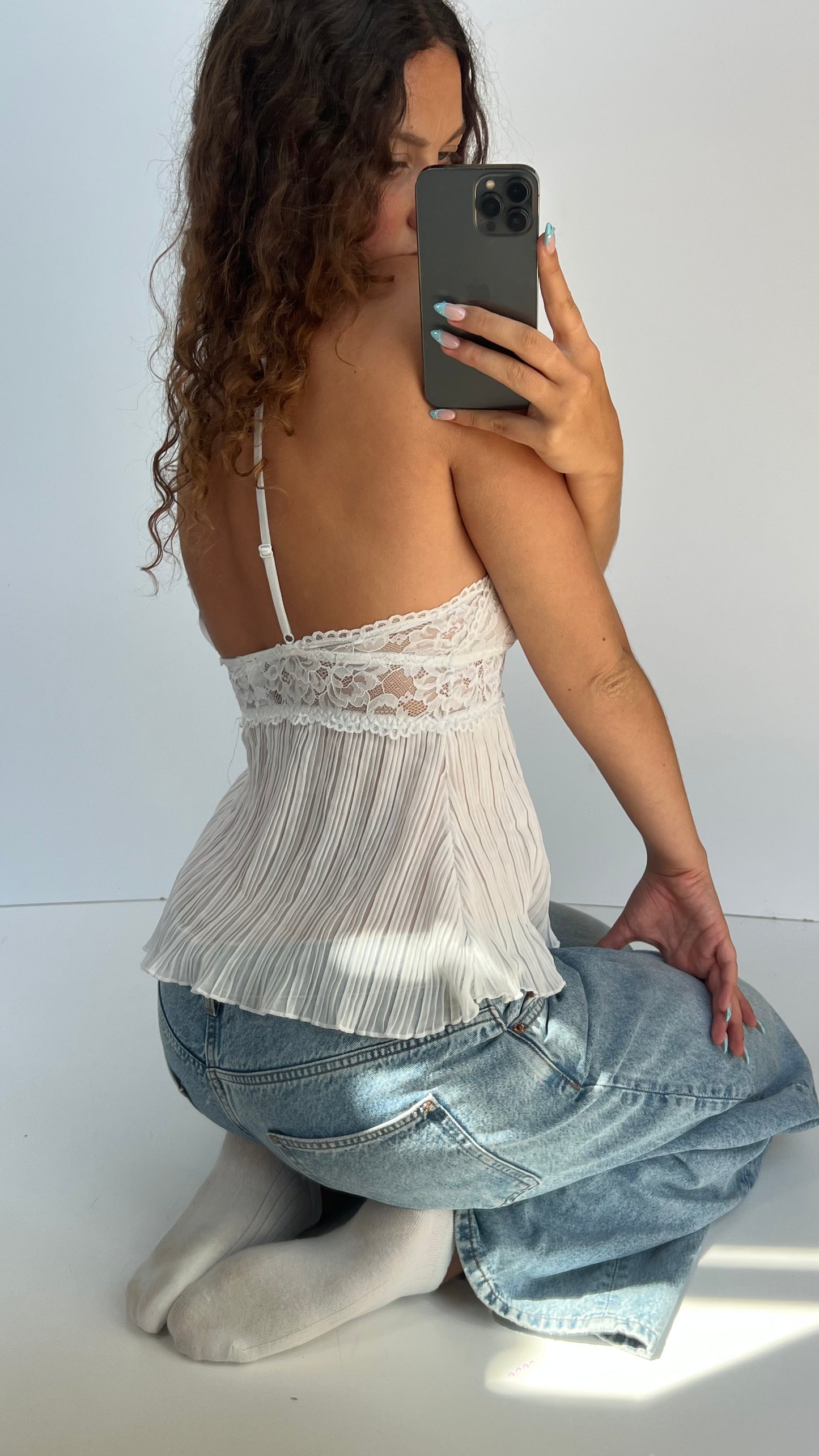00s white pleated lace cami- size XS