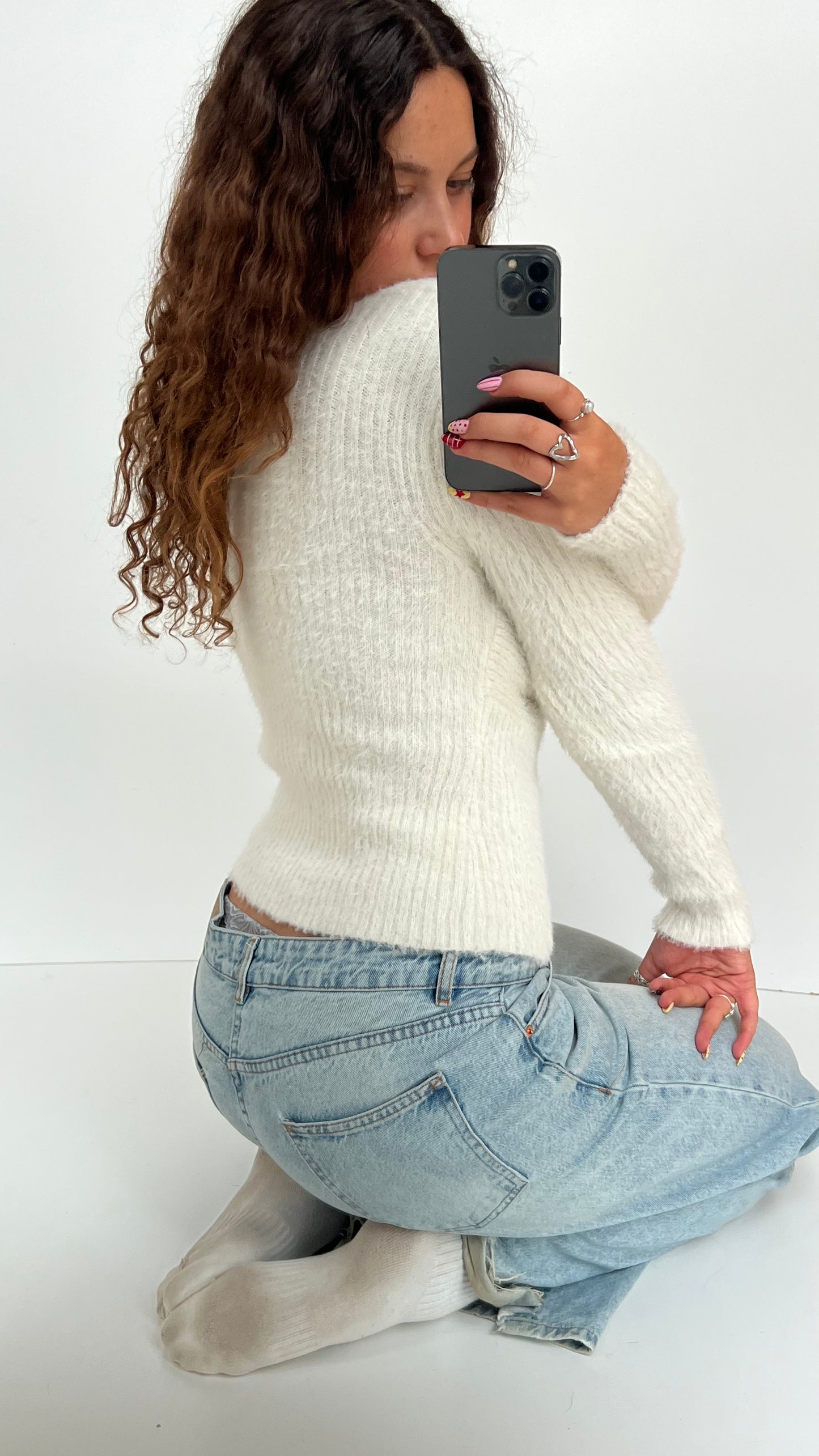 00s fluffy white knit long sleeve- size M