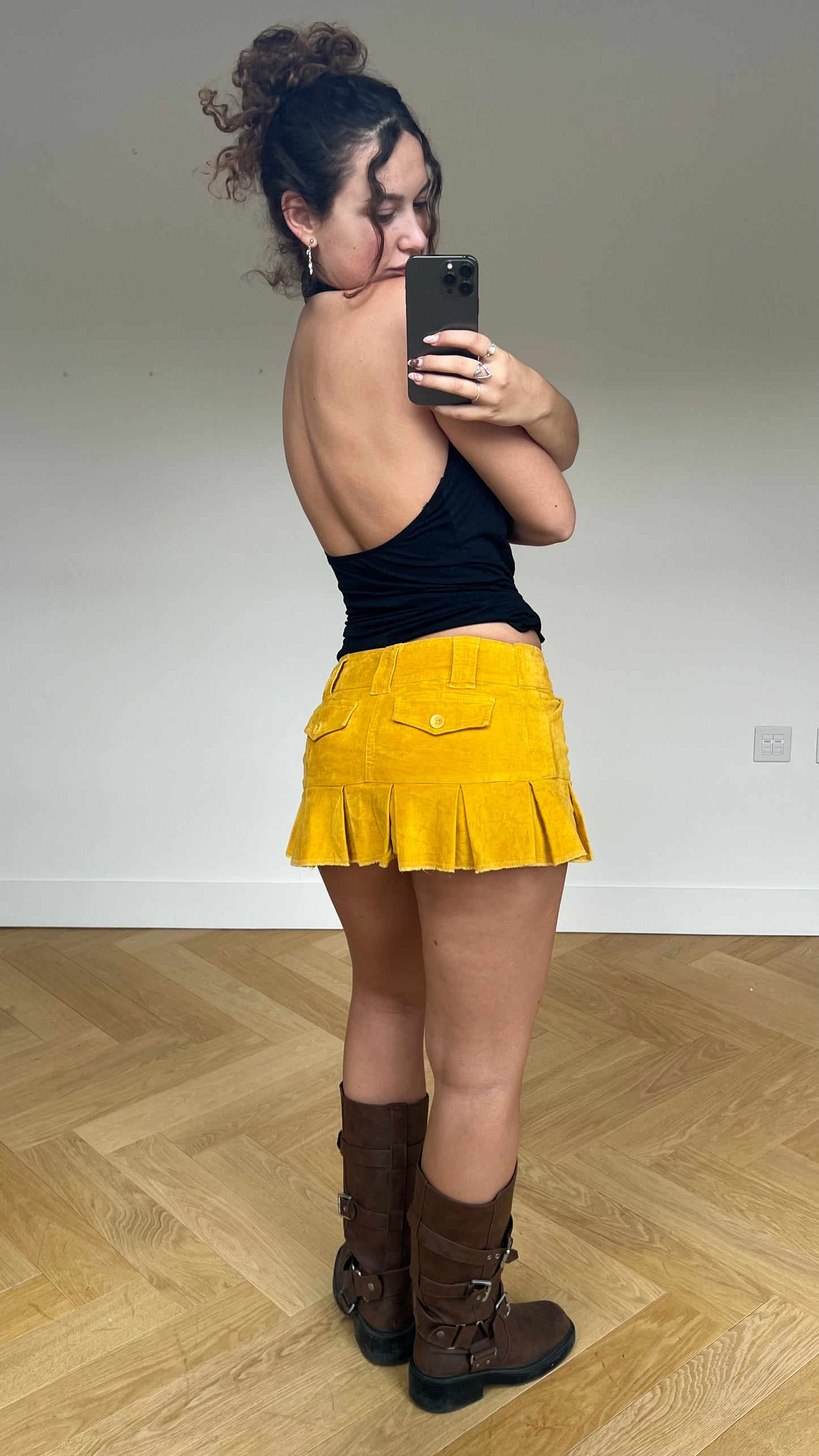 00s mustard pleated mini skirt- size M