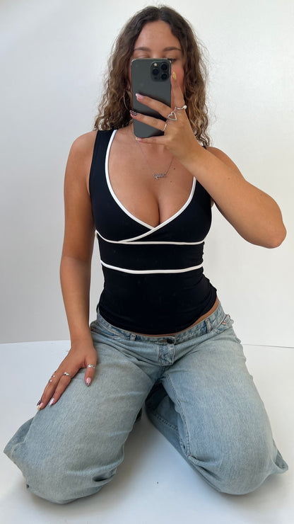 00s black white cami- size XS