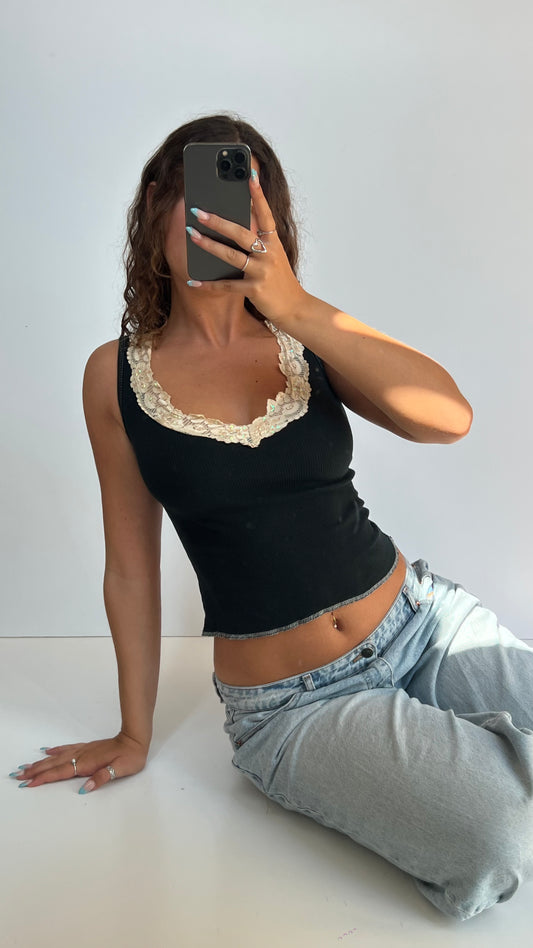 00s black lace cami- size S