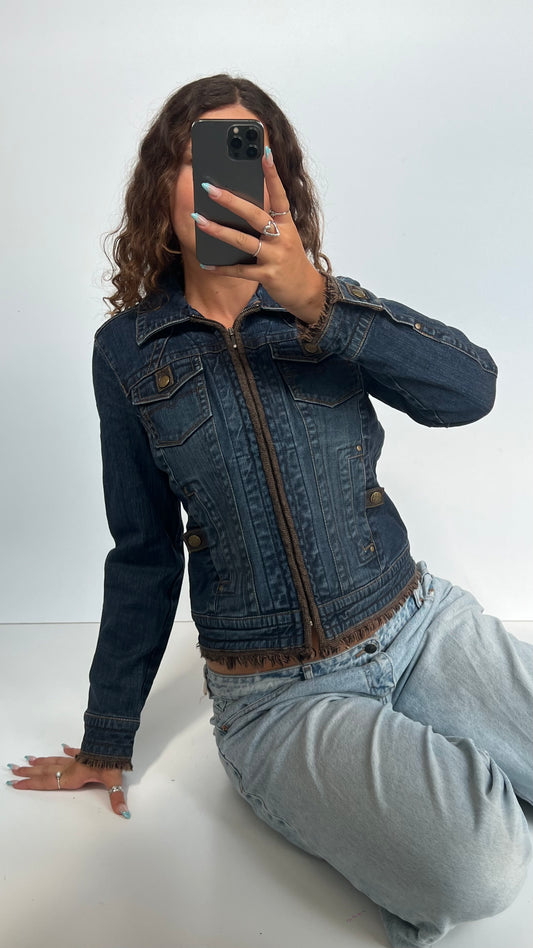 00s denim jacket- size M