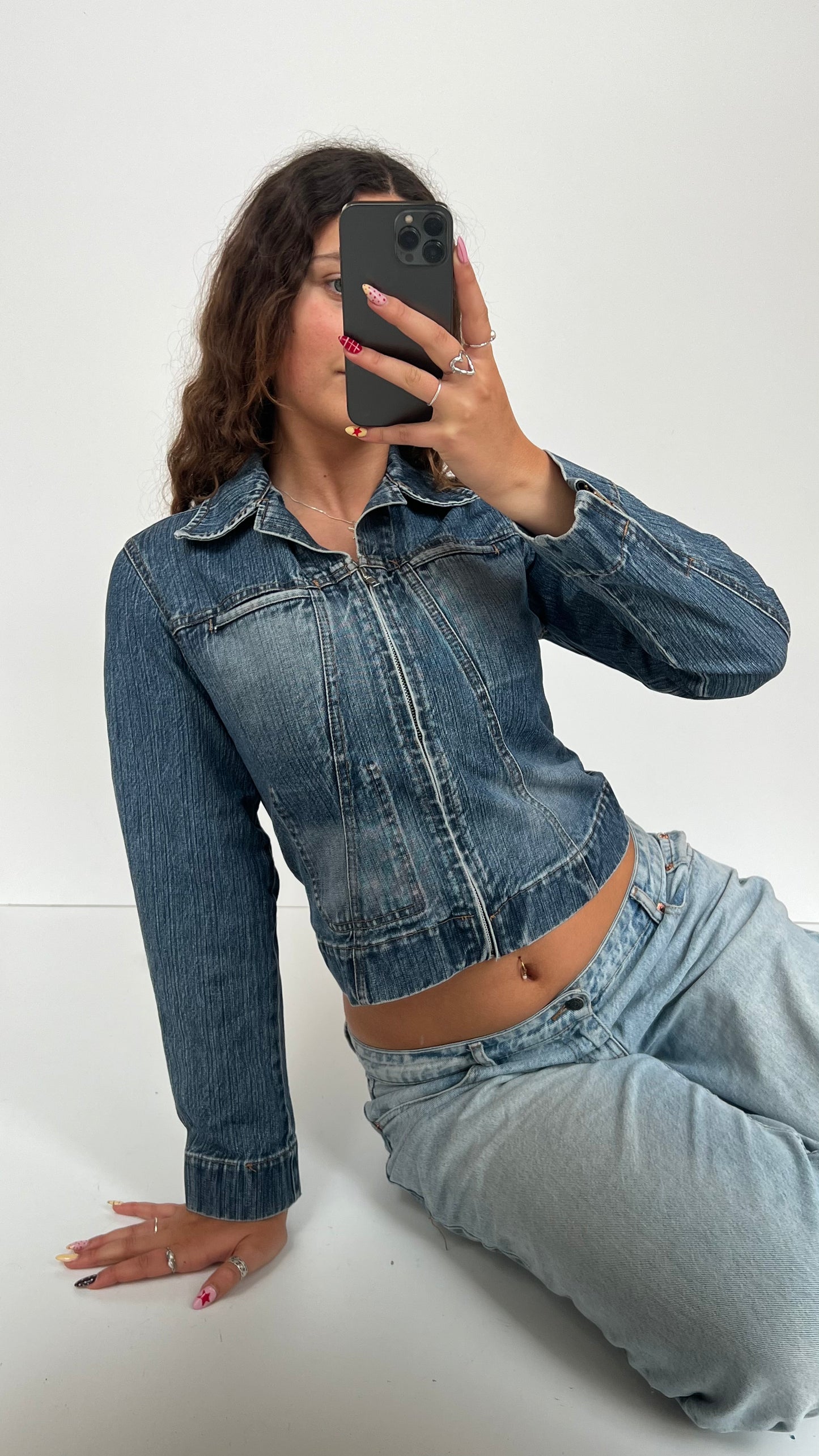 00s denim jacket- size M