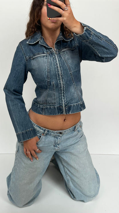 00s denim jacket- size M