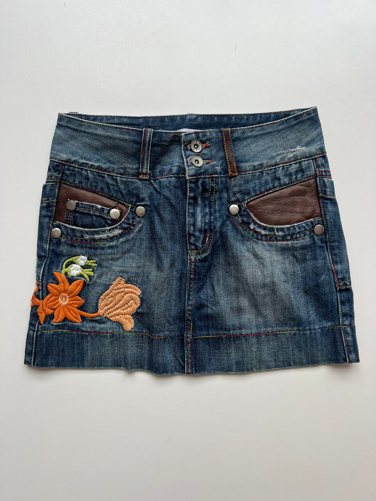 00s embroidered denim mini skirt- size S