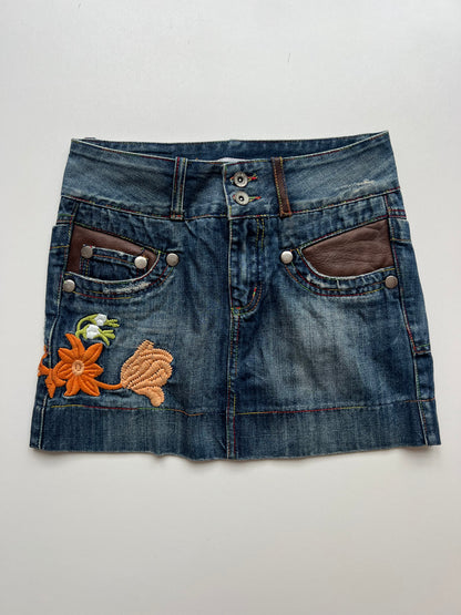 00s embroidered denim mini skirt- size S