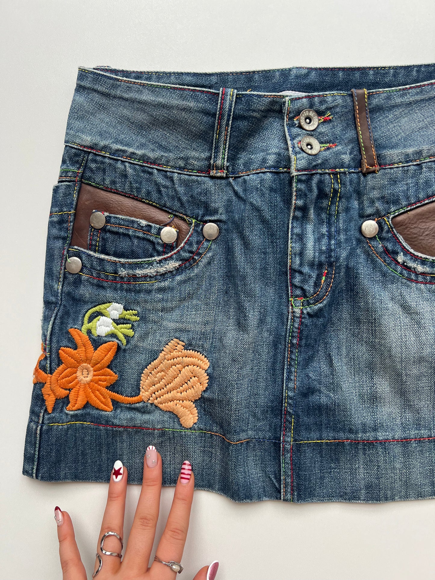 00s embroidered denim mini skirt- size S