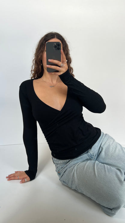00s black wrap long sleeve top- size M