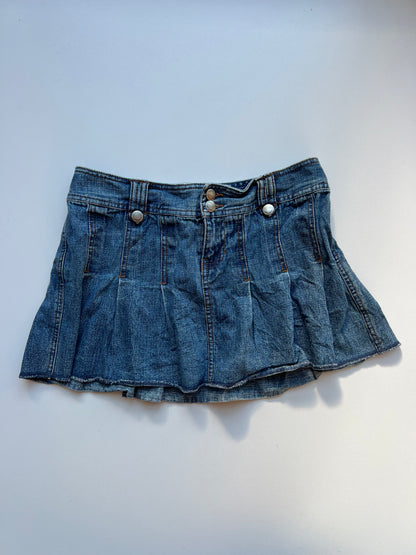00s pleated denim mini skirt- size S