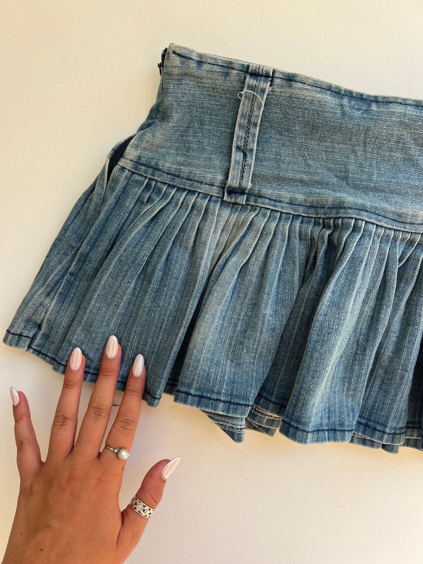 00s denim pleated mini skirt- size XS