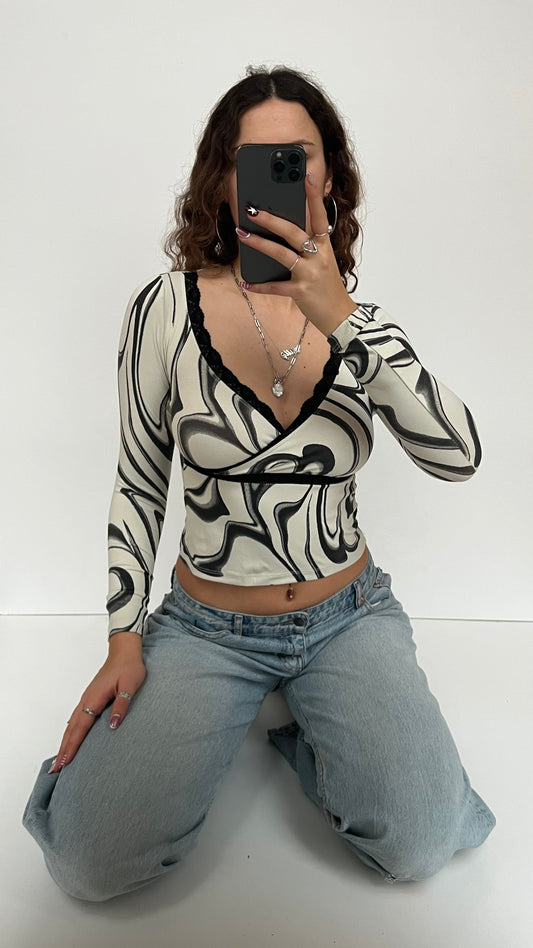 00s white swirl long sleeve top- size S