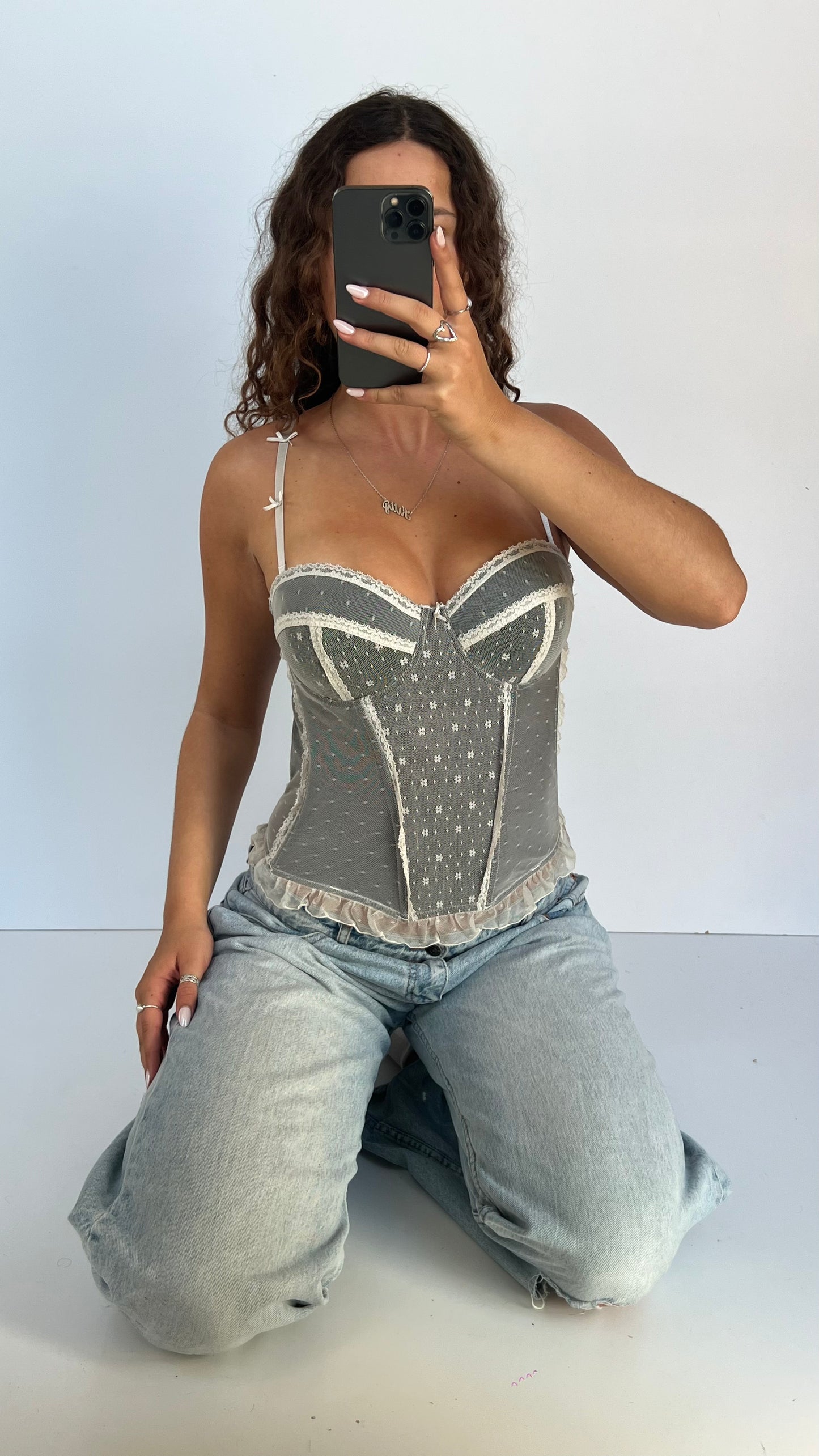 00s white lace corset- size S