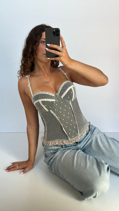 00s white lace corset- size S