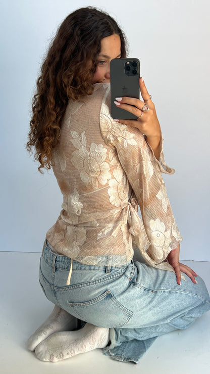 00s cream floral lace top- size M