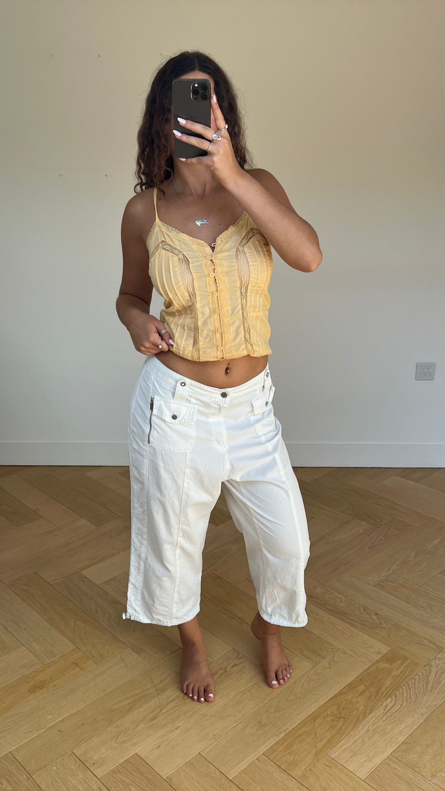 00s white capri trousers- size M