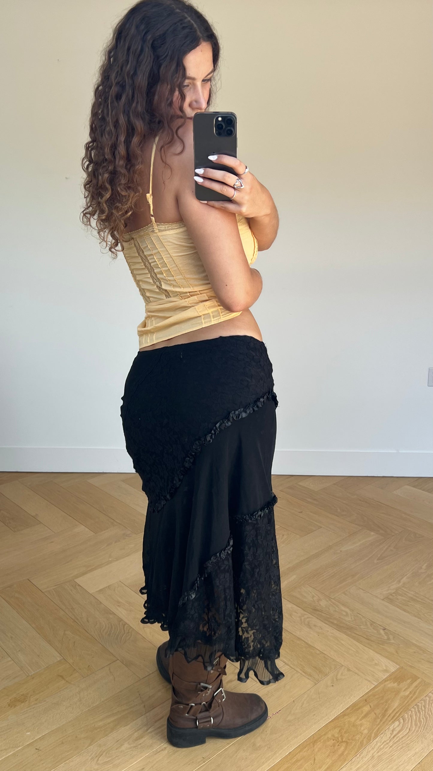 00s black lace maxi skirt- size M