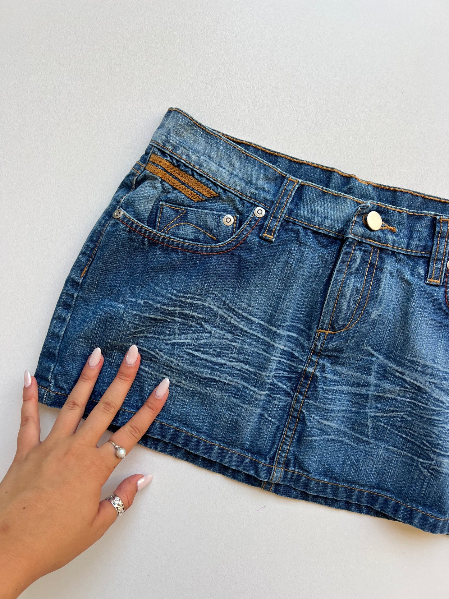 00s denim embroidered skirt- size S