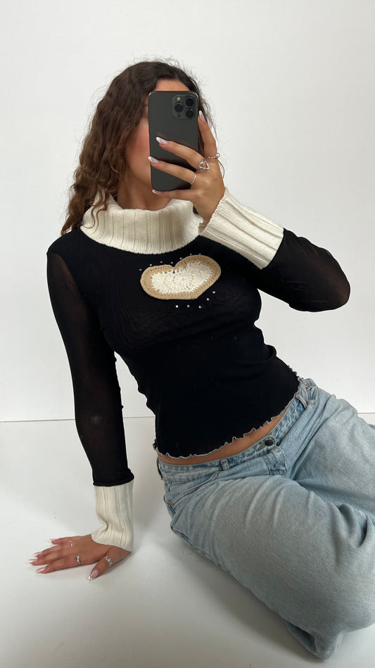 00s black heart long sleeve top- size S