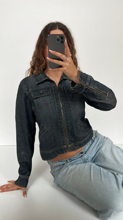 00s denim jacket- size M