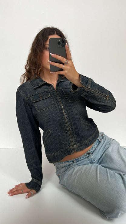 00s denim jacket- size M