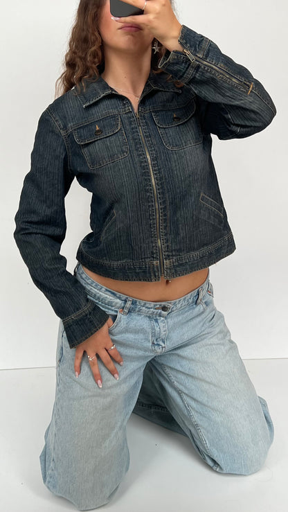 00s denim jacket- size M