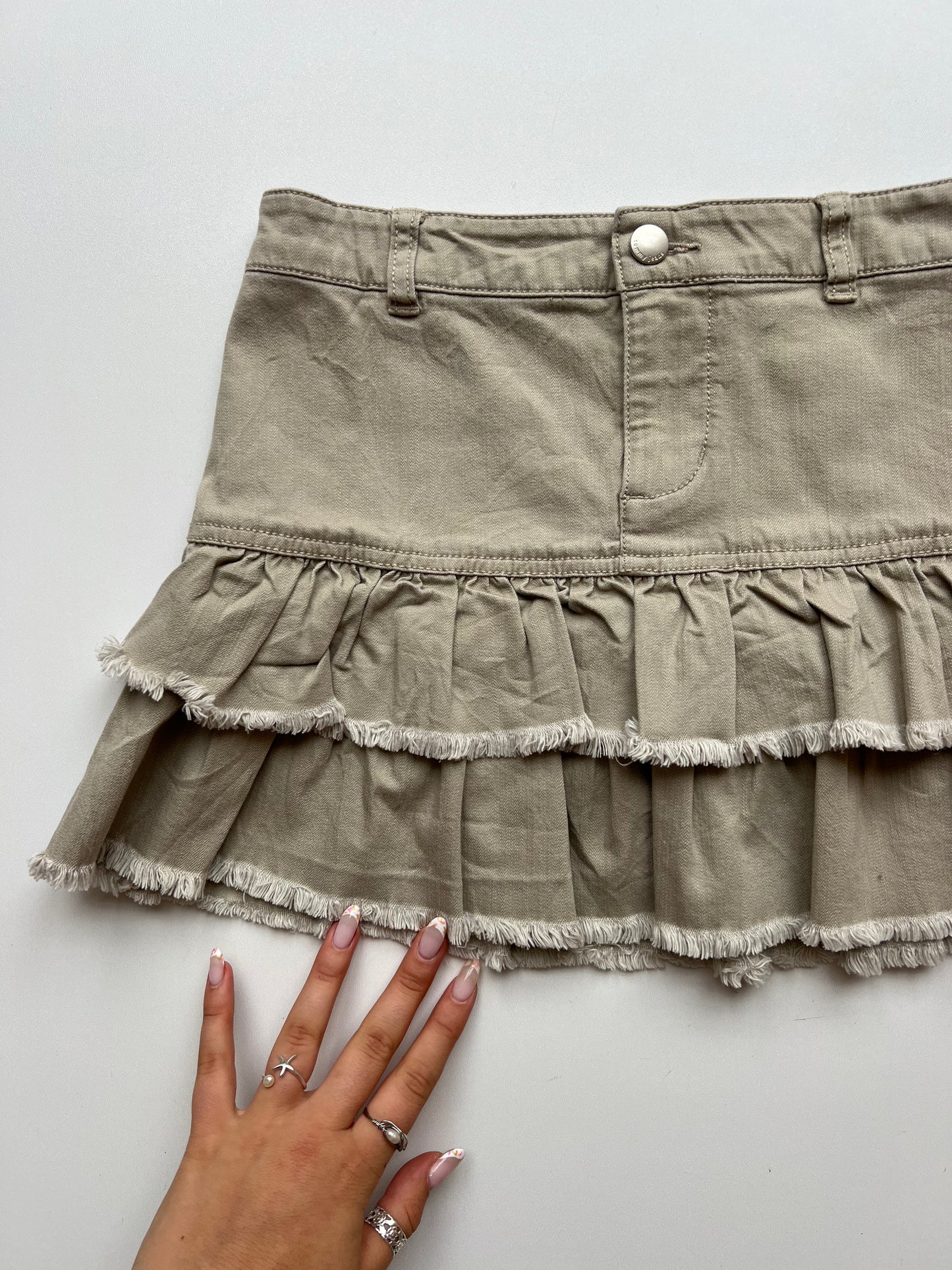 00s beige ruffle mini skirt- size S