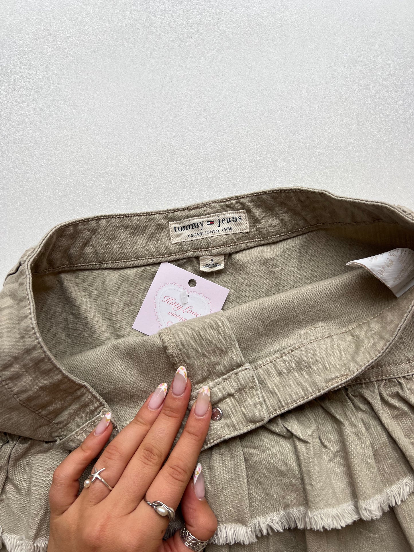 00s beige ruffle mini skirt- size S