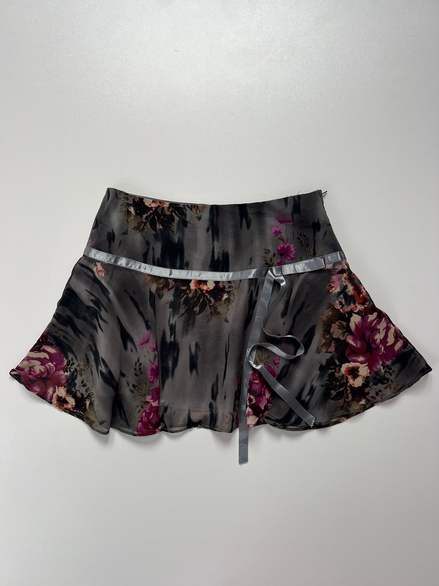 00s grey floral mini skirt- size S
