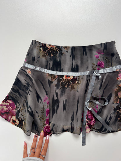 00s grey floral mini skirt- size S