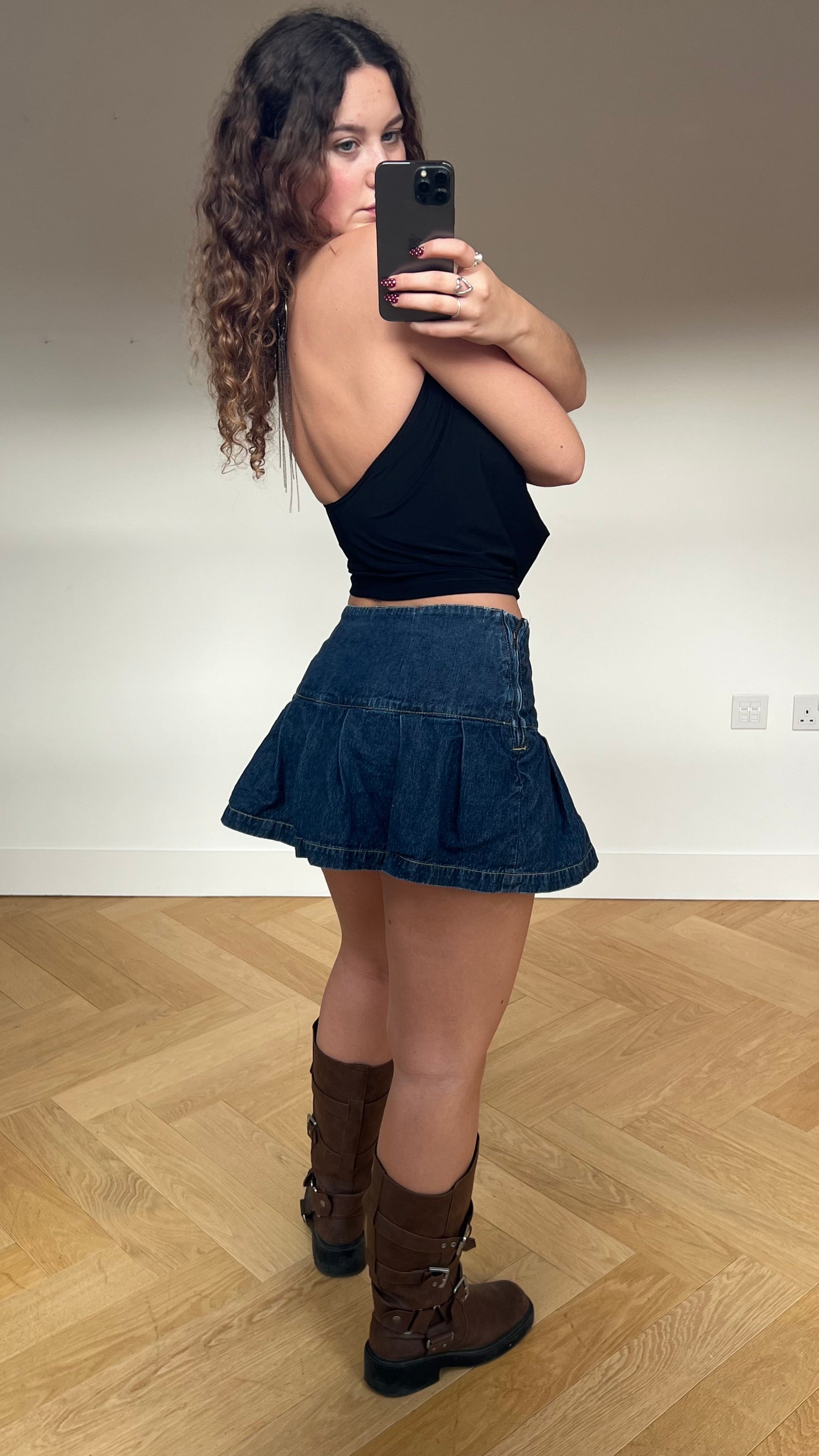 00s mini denim skort- size M