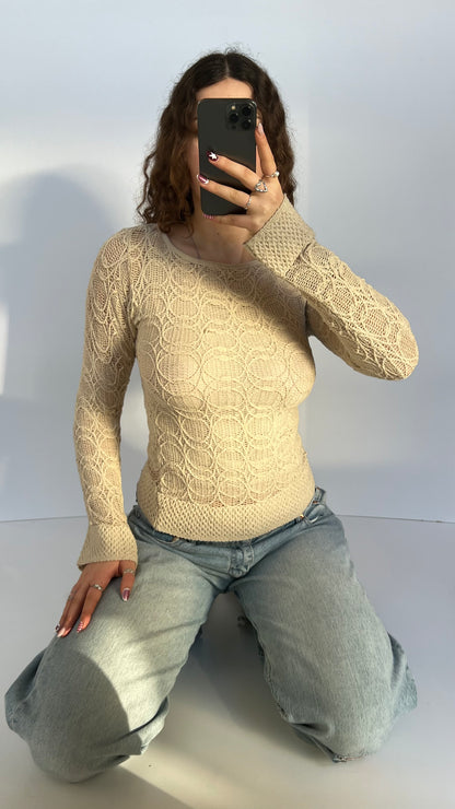 00s cream crochet long sleeve top- size M