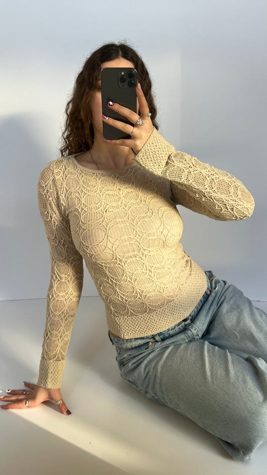 00s cream crochet long sleeve top- size M
