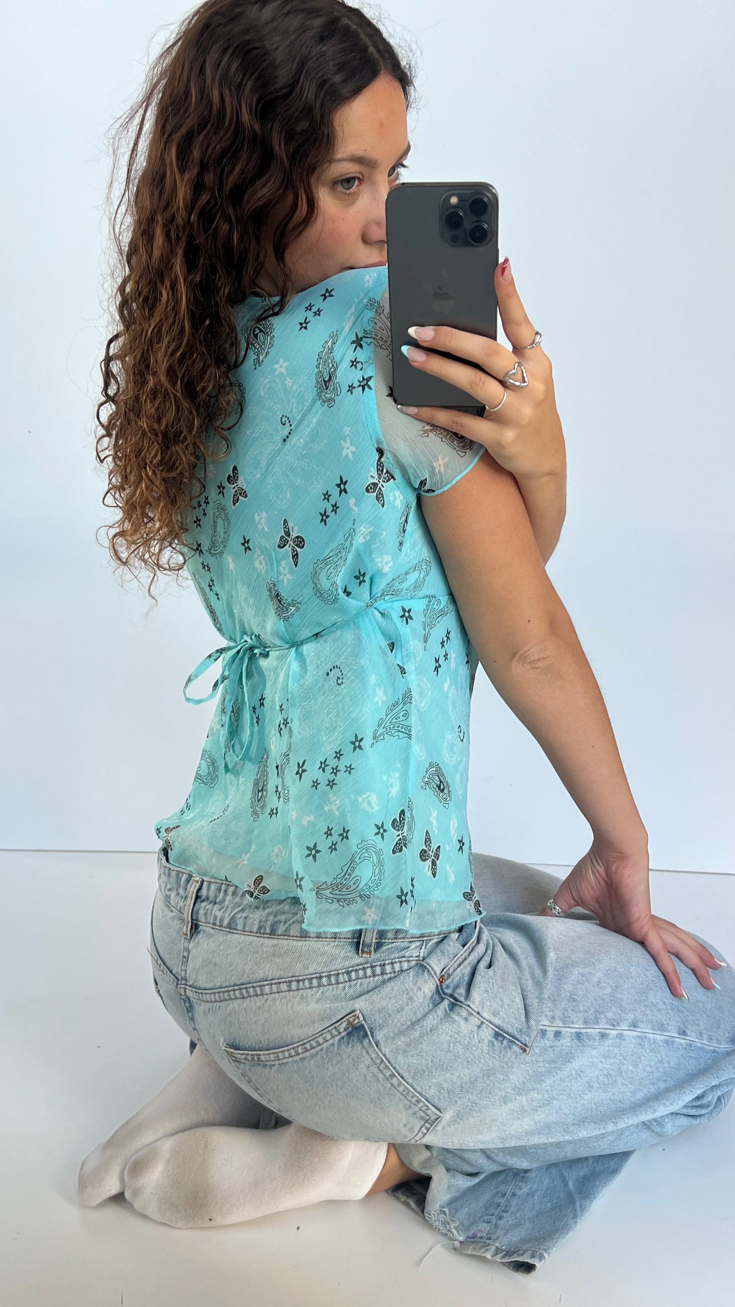 00s blue paisley top- size M