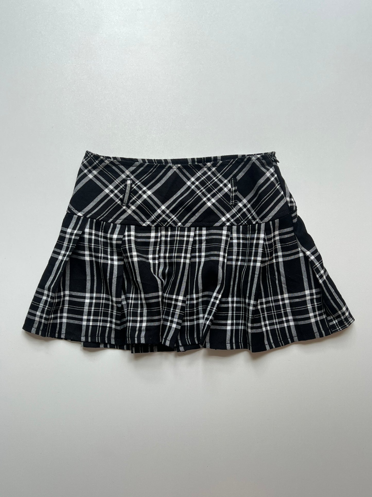 00s black plaid mini skirt- size S